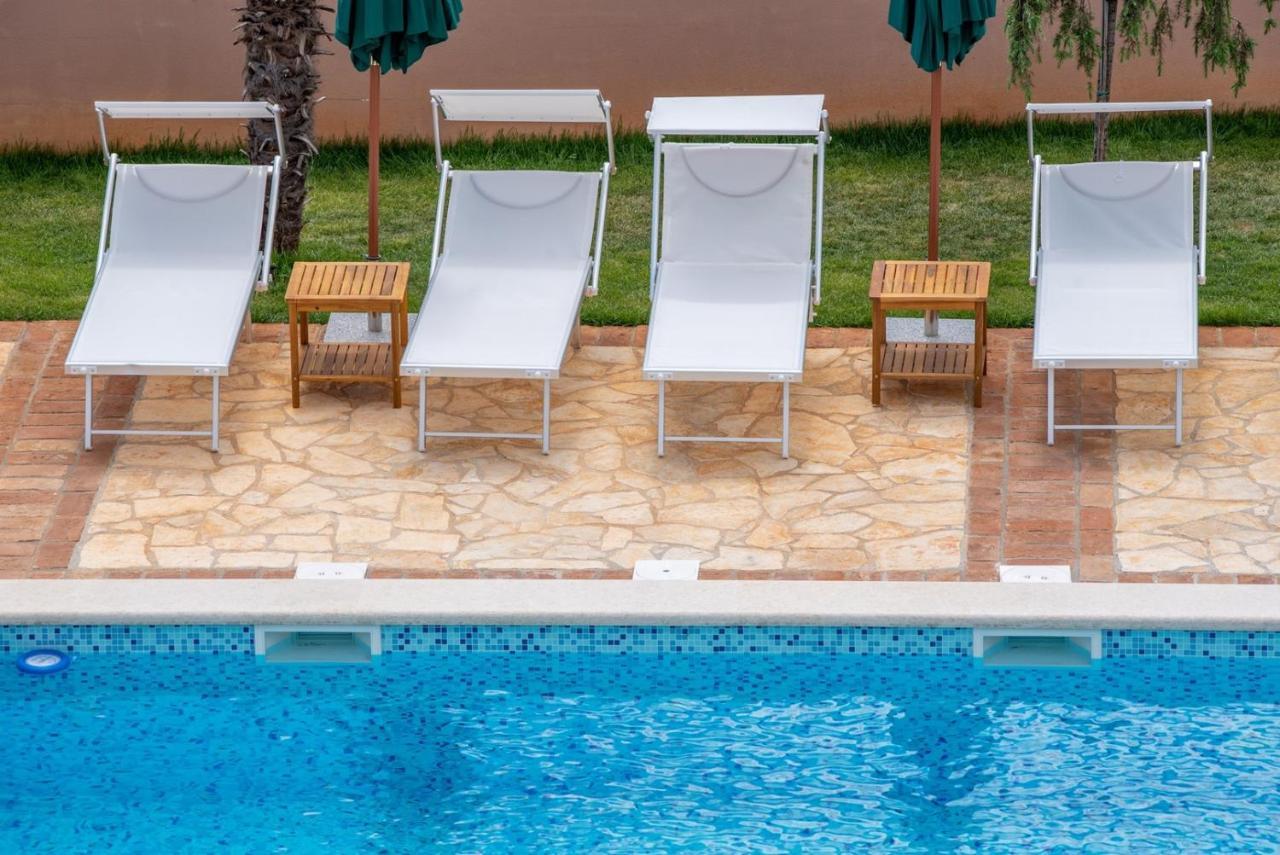 Hotel Via Flavia With Common Pool Labinci Exteriér fotografie